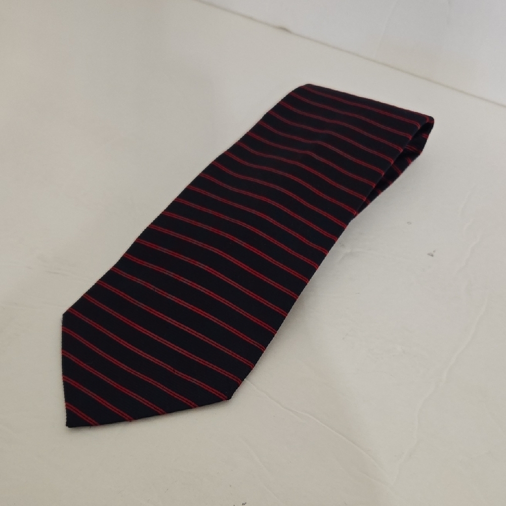 Gucci Navy Blue and Red Striped Tie - Picture 2 of 9